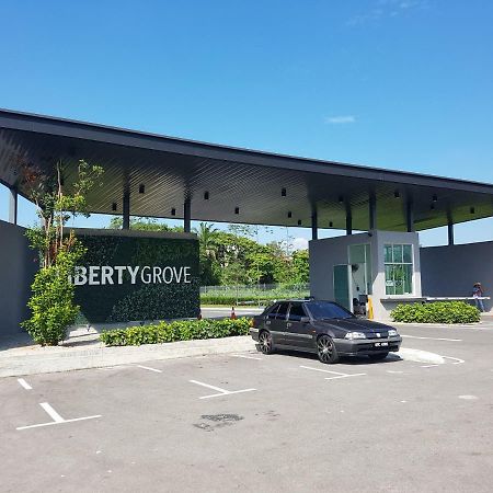 Hotel Liberty Grove Kuching Exterior foto